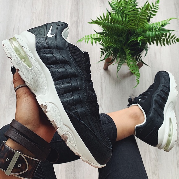 Nike Shoes - Nike air max 95 se sneakers